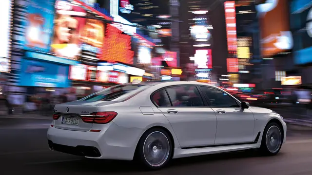 Nuevo BMW Serie 7 2015 trasera
