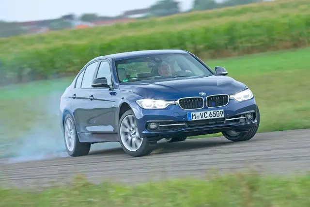 BMW 340i curva