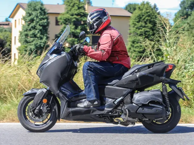 Yamaha X-Max 2017 3