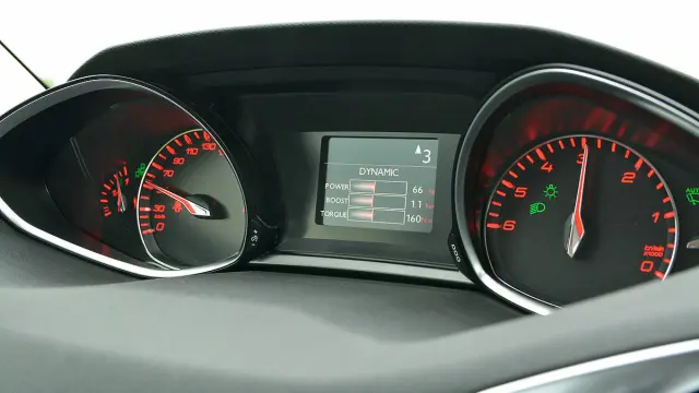 Peugeot 308 interior detalle