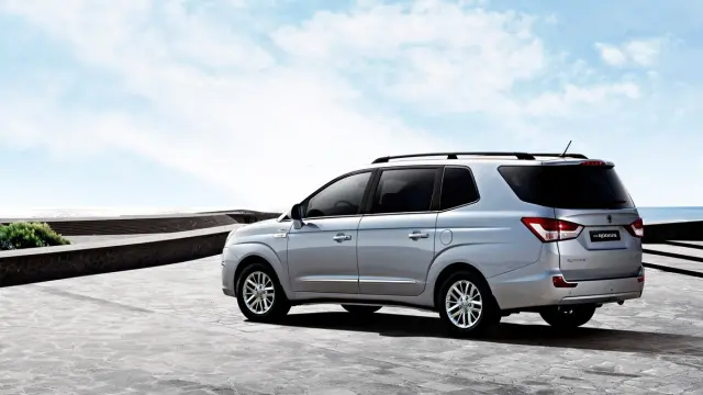 SsangYong Rodius trasera