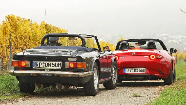 Duelo de ayer y hoy: Mazda MX-5 vs Triumph TR zagas