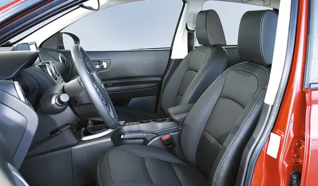 Nissan Qashqai SUV test crossover 2.4
