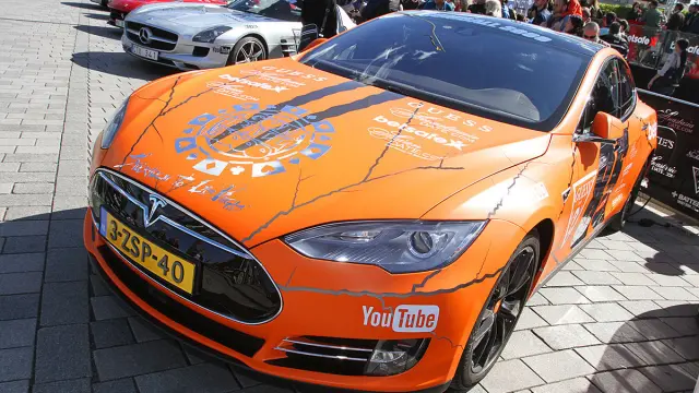 Los coches más espectaculares de la Gumball 300 de este año mapa Tesla