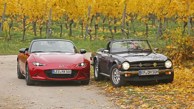 Duelo de ayer y hoy: Mazda MX-5 vs Triumph TR