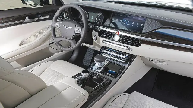 Genesis G90 interior cockpit