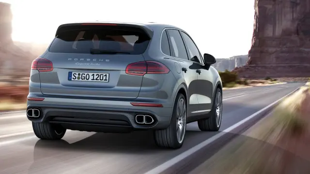 Mayores rivales nuevo BMW X5 M Porsche Cayenne Turbo zaga