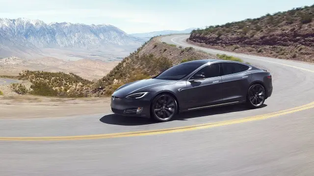 ¿Cómo trazar una curva con un coche eléctrico?
