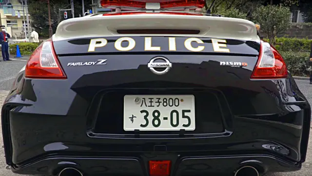 Nissan 370Z Nismo Policia Japón trasera
