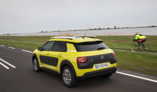 citroën c4 cactus trasera