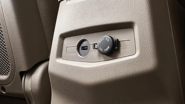 Prueba SsangYong Rodius detalle puerto USB