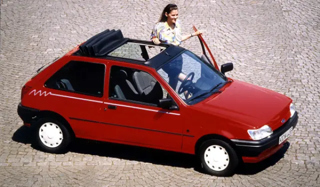 Ford Fiesta con techo escamoteable