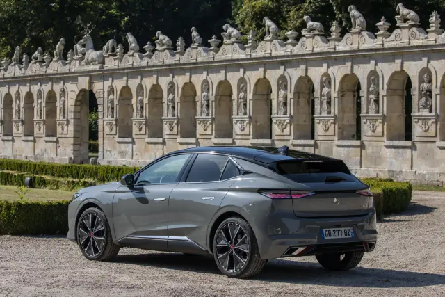 A nivel estético es un coche que marca la diferencia con su exclusividad