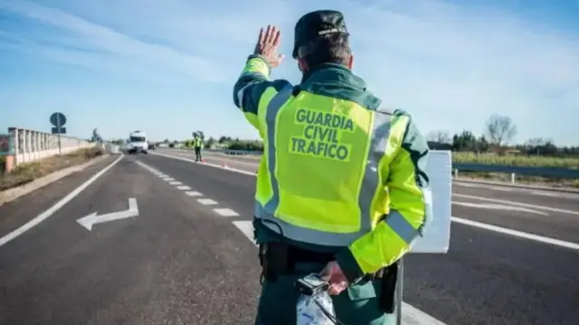 El sueldo que percibe un agente de la Guardia Civil de Tráfico y el de un Policía municipal.