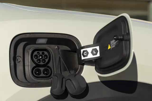 Una potencia de carga en continbua de 65 kW es poca a todas luces (perdón por el chiste).