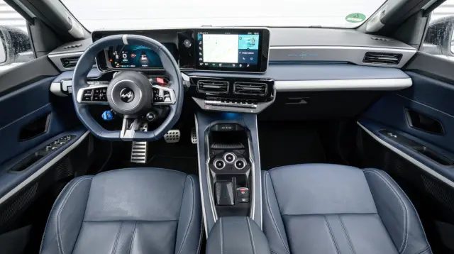 Comparativa del Alpine A290 GTSn vs Mini Cooper SE, cockpit Alpine.