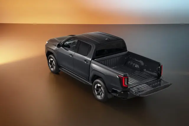Toyota Hilux 2026 con la parte trasera abierta