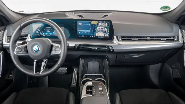Skoda Elroq RS vs. BMW iX1 xDrive30, cockpit