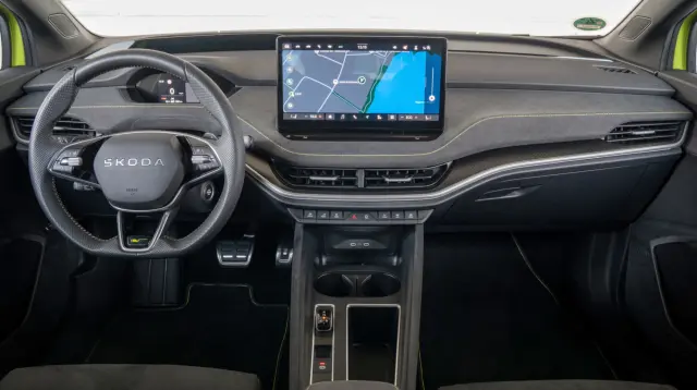 Skoda Elroq RS vs. BMW iX1 xDrive30, cockpit del Skoda