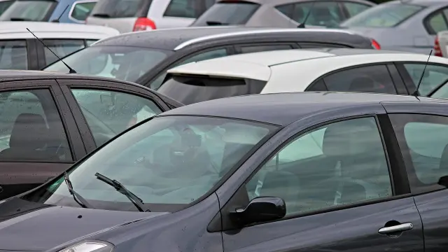 200.000 coches sin etiqueta pagarán más por aparcar.