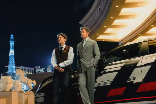 George Russell, Mercedes‑AMG PETRONAS F1 Team-Rennfahrer and Brad Pitt, Schauspieler und Filmproduzent / Eine neue Dimension der Performance mit Brad Pitt, George Russell und dem kommenden Mercedes-AMG GT 4-Türer Coupé. Las Vegas, 2025. George Russell, Mercedes‑AMG PETRONAS F1 Team driver and Brad Pitt, Actor and Film Producer / Built to excite: A new dimension of performance with Brad Pitt, George Russell and the upcoming Mercedes-AMG GT 4-Door Coupe. Las Vegas, 2025.