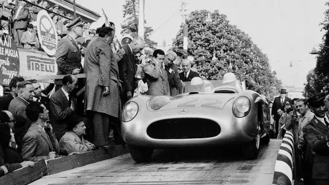 Sirtling Moss y el Mercedes SLR W 196 S.