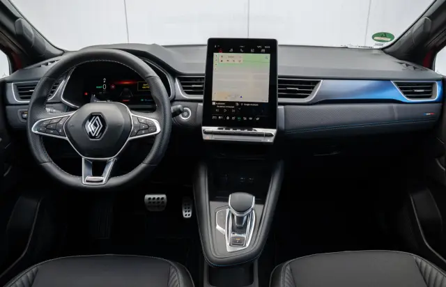 Comparativa: Renault Captur E-Tech Full Hybrid 140 vs Toyota Yaris Cross Hybrid. Cockpit del Captur.