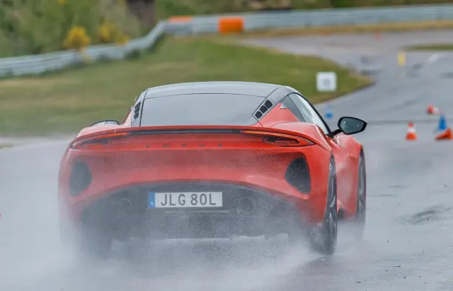 He probado el Lotus Emira Turbo SE (2025): zaga.