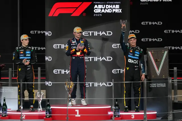 Norris en el último podio de la temporada junto a Piastri y Verstappen