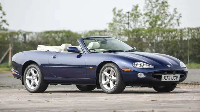 Jaguar XK8.