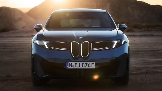 Parrilla de doble riñones del BMW iX3.