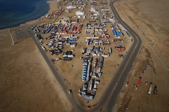 Visión general del campamento base del Dakar en Yanbu (Arabia Saudí)