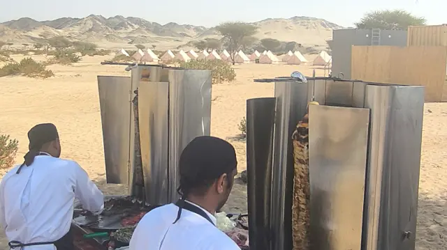 Ver la etapa 1 del Dakar 2026 mientras te comes un kebab es algo que nunca habría imaginado.