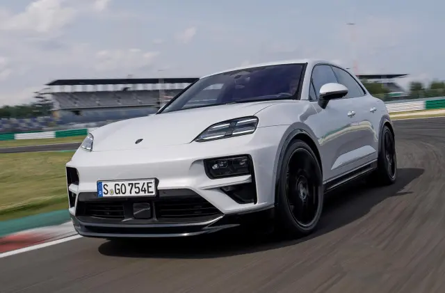 Comparativa del Porsche Macan Turbo vs. Hyundai Ioniq 5 N. Morro del Macan.