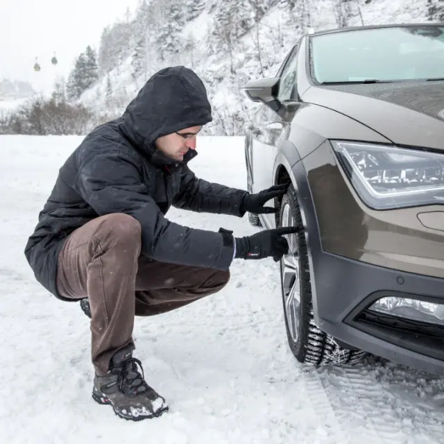 Consejos de la Guardia Civil si te quedas atrapado por un temporal de nieve.