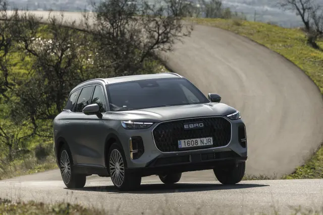 El Ebro s900 PHEV lucha por conquistar el segmento de los SUV híbridos enchufables.