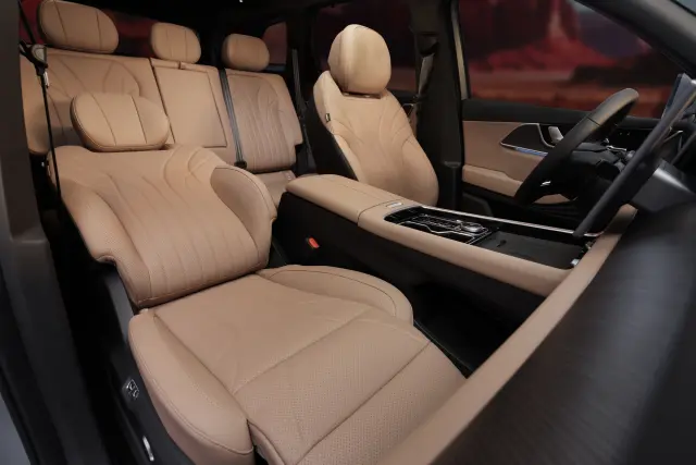El asiento del copiloto se reclina hasta la denominada "gravedad 0".