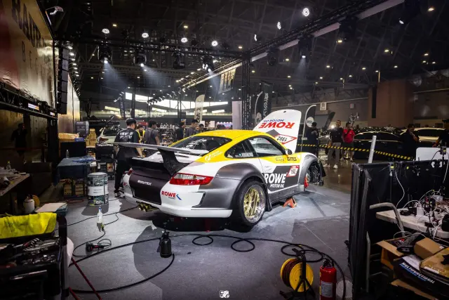 Porsche 911 (997) GT3 de RWB con el sello de Armytrix