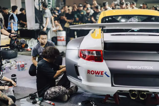 Porsche 911 (997) GT3 de RWB con el sello de Armytrix