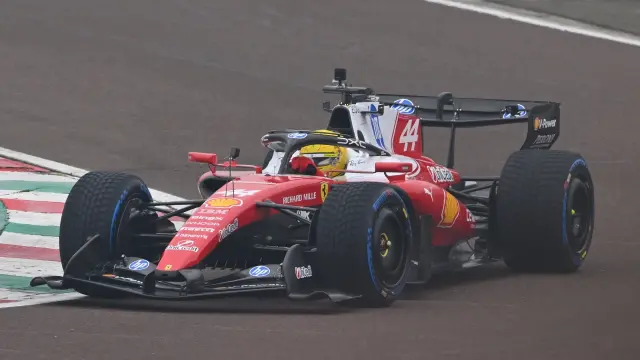 Las primeras imágenes de Hamilton en pista con el nuevo Ferrari