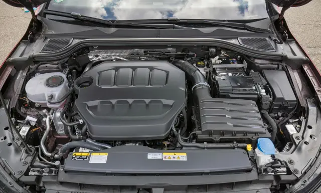Comparativa del BMW 230i Coupé M Sport contra VW Golf GTI. Motor del Golf.