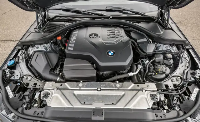 Comparativa del BMW 230i Coupé M Sport contra VW Golf GTI. Motor del BMW.