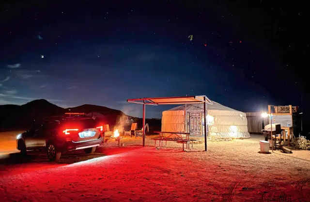 He probado el Subaru Outback en California. Por la noche, entre yurtas.