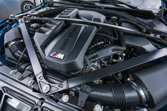 Comparativa del BMW M4 Competition vs Porsche 911 Carrera S. Motor.