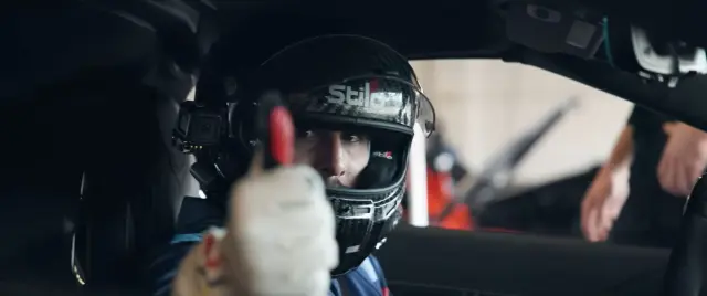 Alex Roys dentro del Chevrolet Corvette C8 ZR1