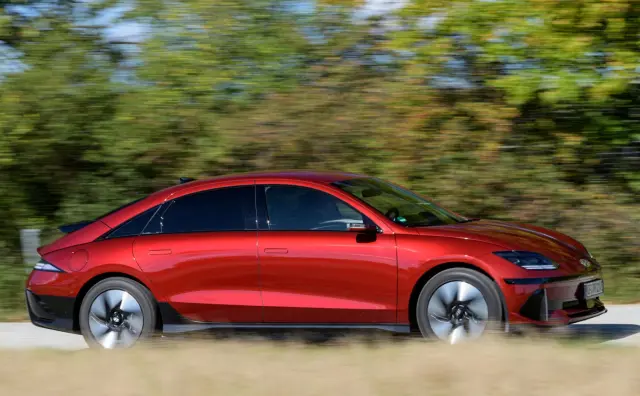 Comparativa del Hyundai Ioniq 6 vs Mazda6e. Barrido del Ioniq 6.