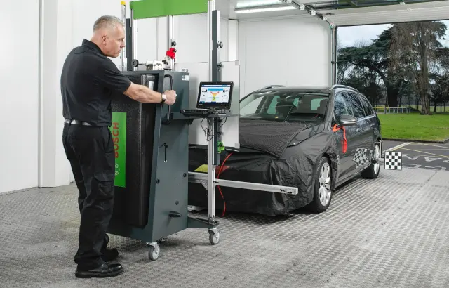 Los coches modernos son más caros de reparar.