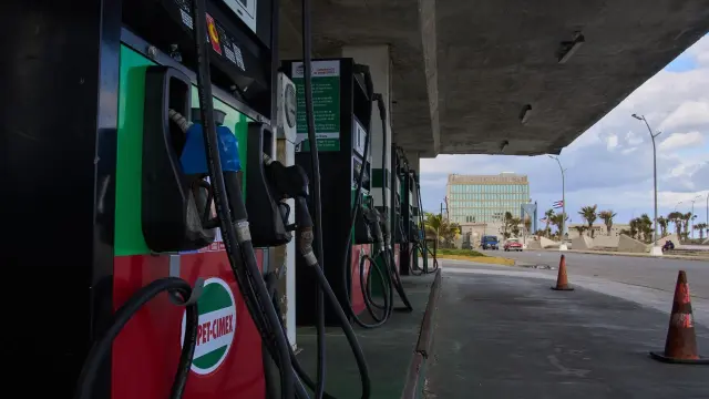 Una gasolinera que se ha quedado sin combustible está ubicada cerca de la embajada de Estados Unidos.