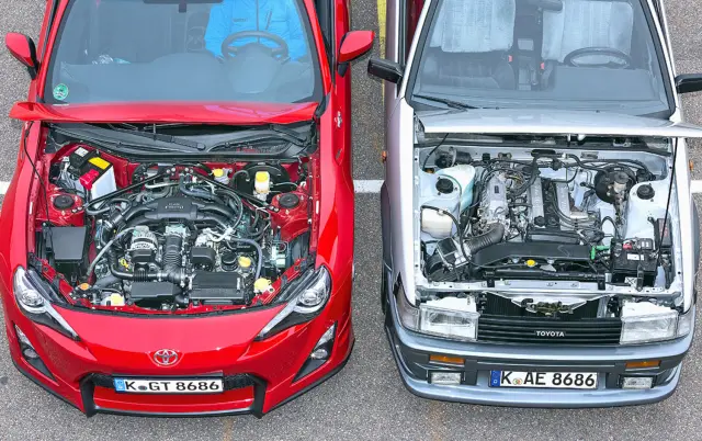 Enfrentamos el Toyota Corolla Coupé GT de los 80 contra el GT86. Motores.