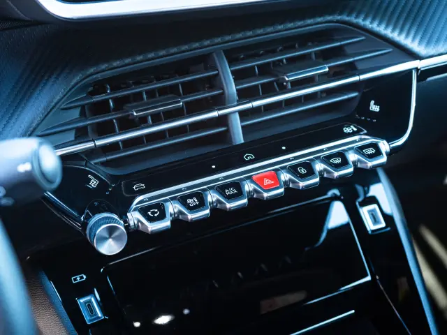 Peugeot E2008